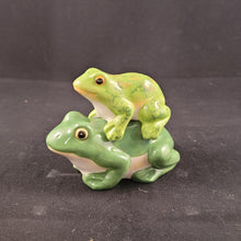 Load image into Gallery viewer, Salt and Pepper Frog Stacking
